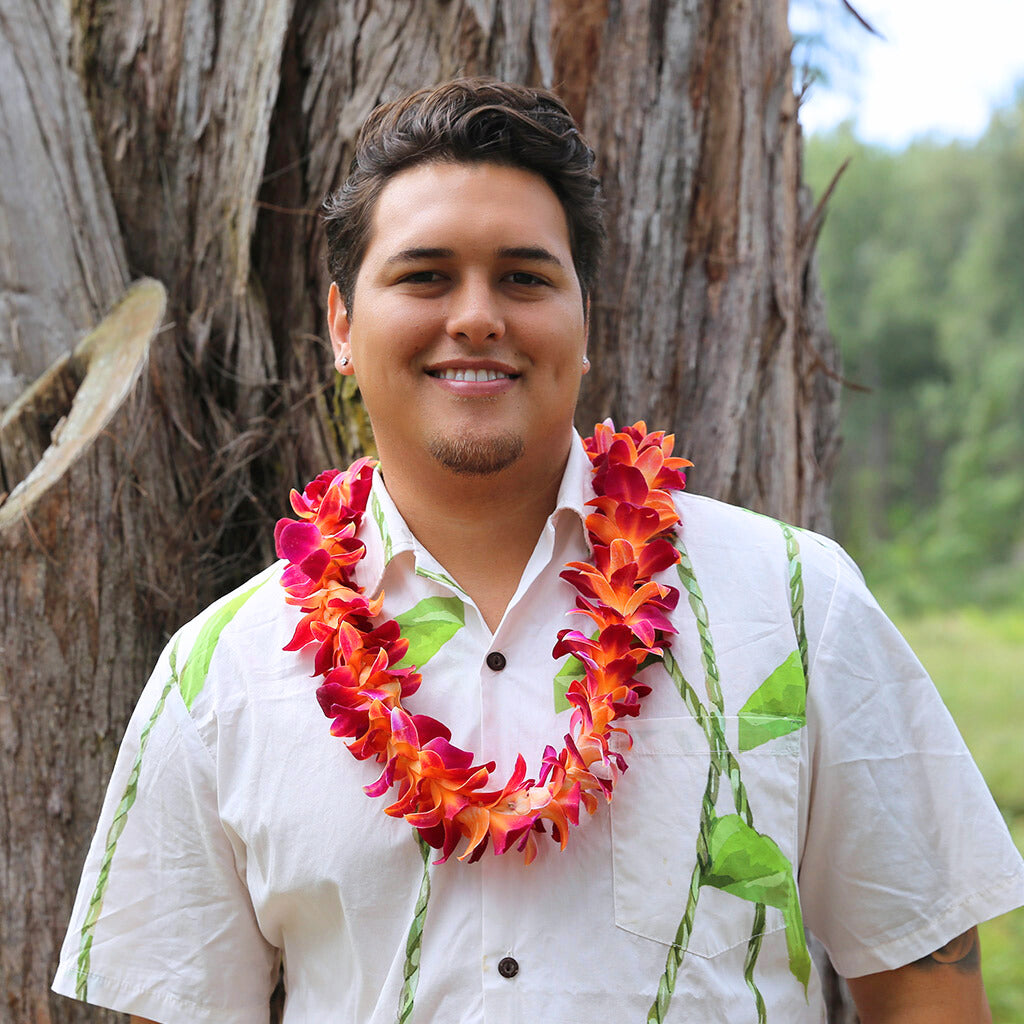 Single strand dyed orchid lei in vibrant color options