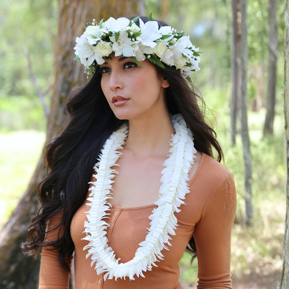 White Fancy orchid butterfly-style lei with a layered floral design