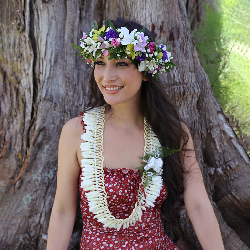 Micronesian ginger lei with long flowing blossoms and sweet fragrance