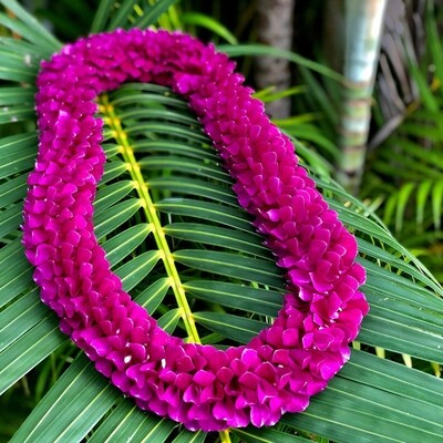 Purple Spiral Fancy lei designed in a spiral pattern